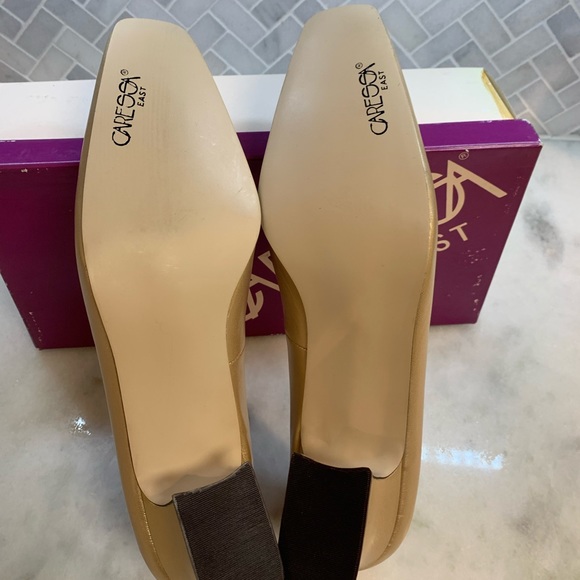 Caressa East Gold Leather Pumps Size 11M - Picture 4 of 8
